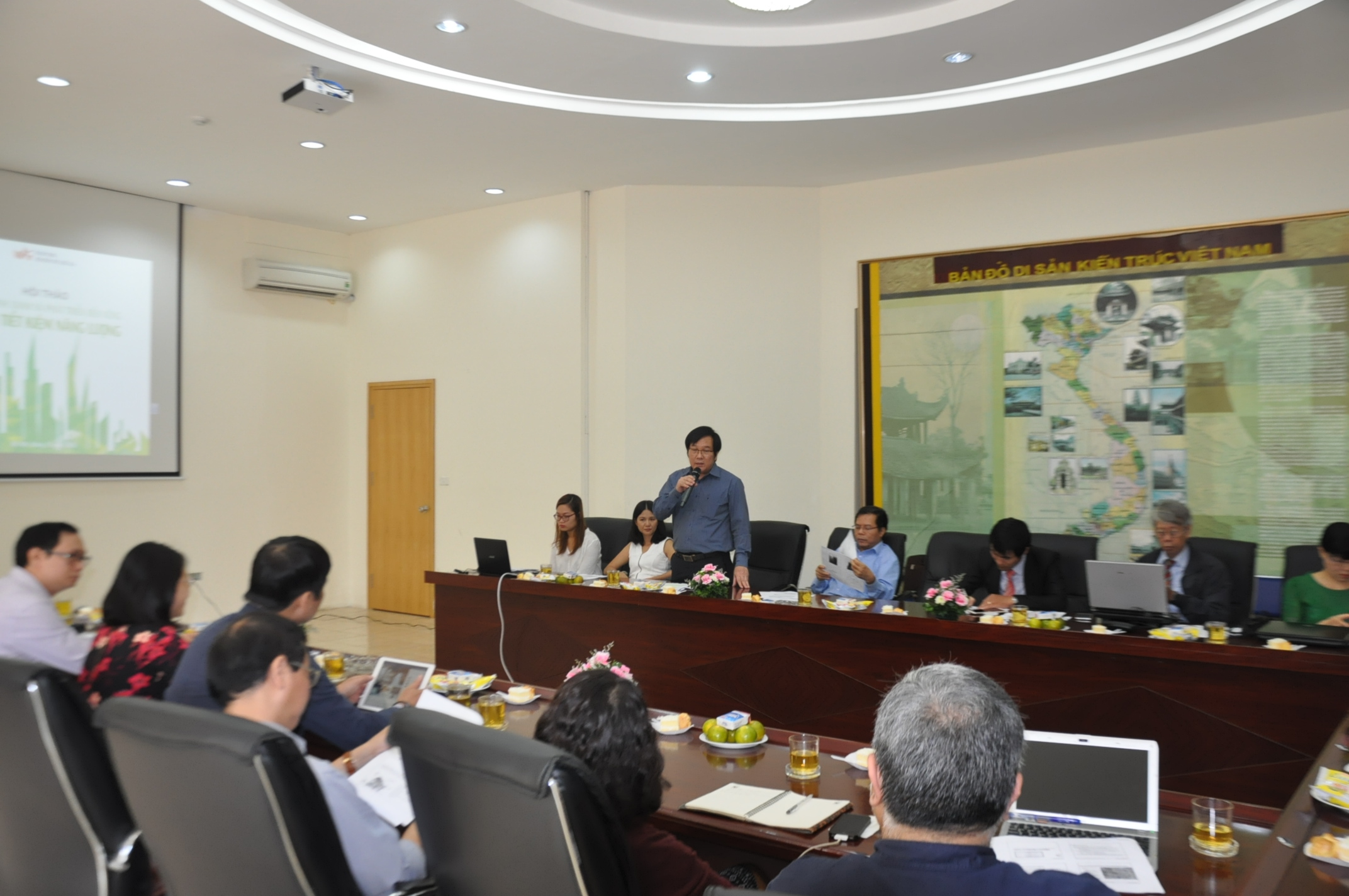 Viện trưởng Đỗ Thanh Tùng phát biểu khai mạc hội thảo