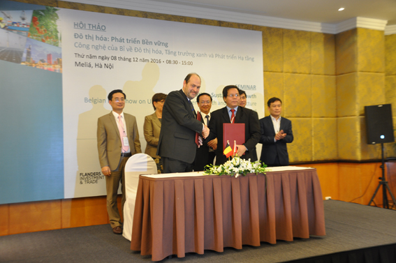 Phó viện trưởng Trần Đình Thái đã ký biên bản ghi nhớ hợp tác song phương với Liên danh B-DNA Pte Ltd gồm các công ty hàng đầu Vương quốc Bỉ 