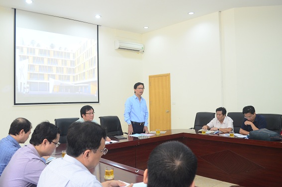 Thứ trưởng Bộ Xây dựng Nguyễn Đình Toàn chỉ đạo tại buổi làm việc