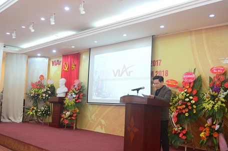 Phó Viện trưởng Vũ Đình Thành báo cáo Tổng kết năm 2017 và phương hướng nhiệm vụ 2018