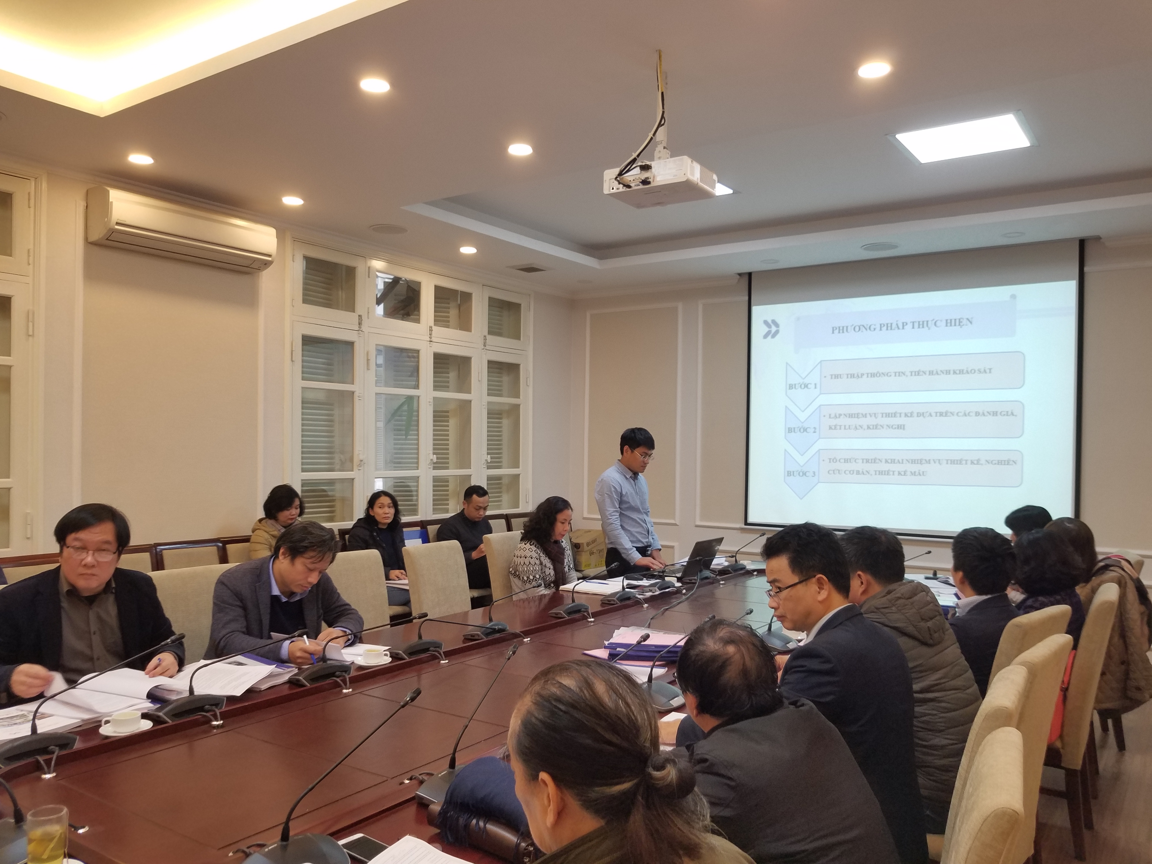 2 Ths Kts Nguyễn Quốc Hoàng - Chủ nhiệm đề tài thay mặt nhóm nghiên cứu giới thiệu một số nội dung của đề tài