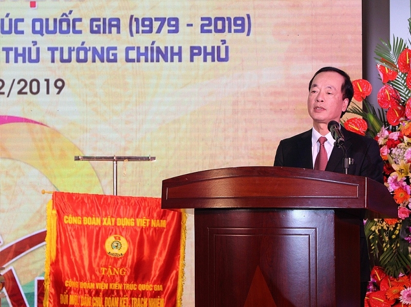 Bộ trưởng Bộ Xây dựng Phạm Hồng Hà biểu dương những thành tích mà Viện Kiến trúc Quốc gia đạt được, góp phần quan trọng vào sự nghiệp phát triển của đất nước, của ngành Xây dựng.